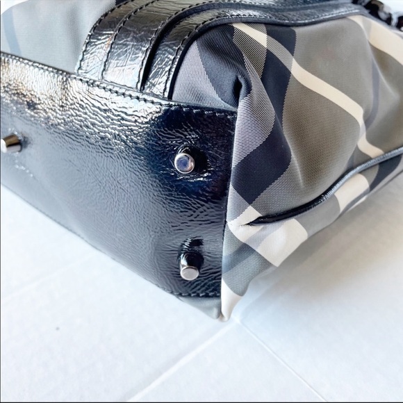 Burberry Victoria Beat Check Nova Tote Bag - Picture 10 of 16